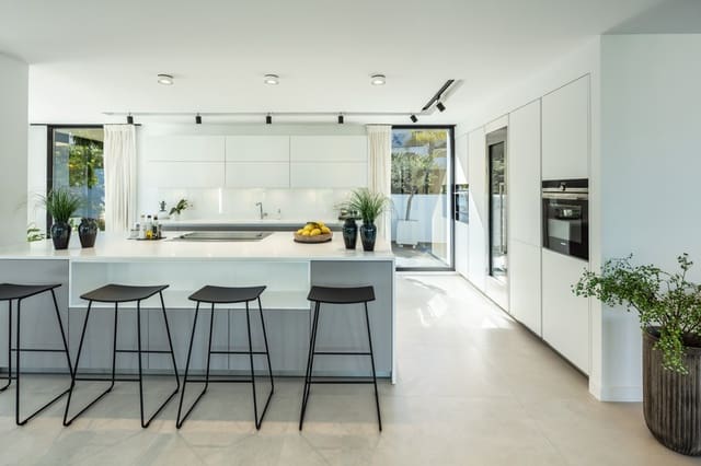 Chalet de 4 habitaciones en Marbella en venta con piscina garaje - 3.995.000 € (Ref: 9725815)