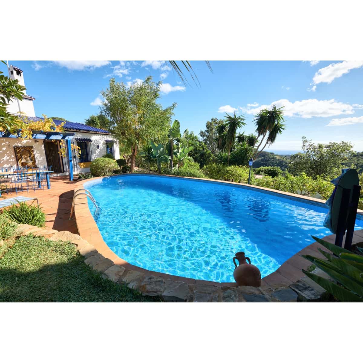 2 sovrum Villa till salu i Estepona med pool garage - 695 000 € (Ref: 9725822)