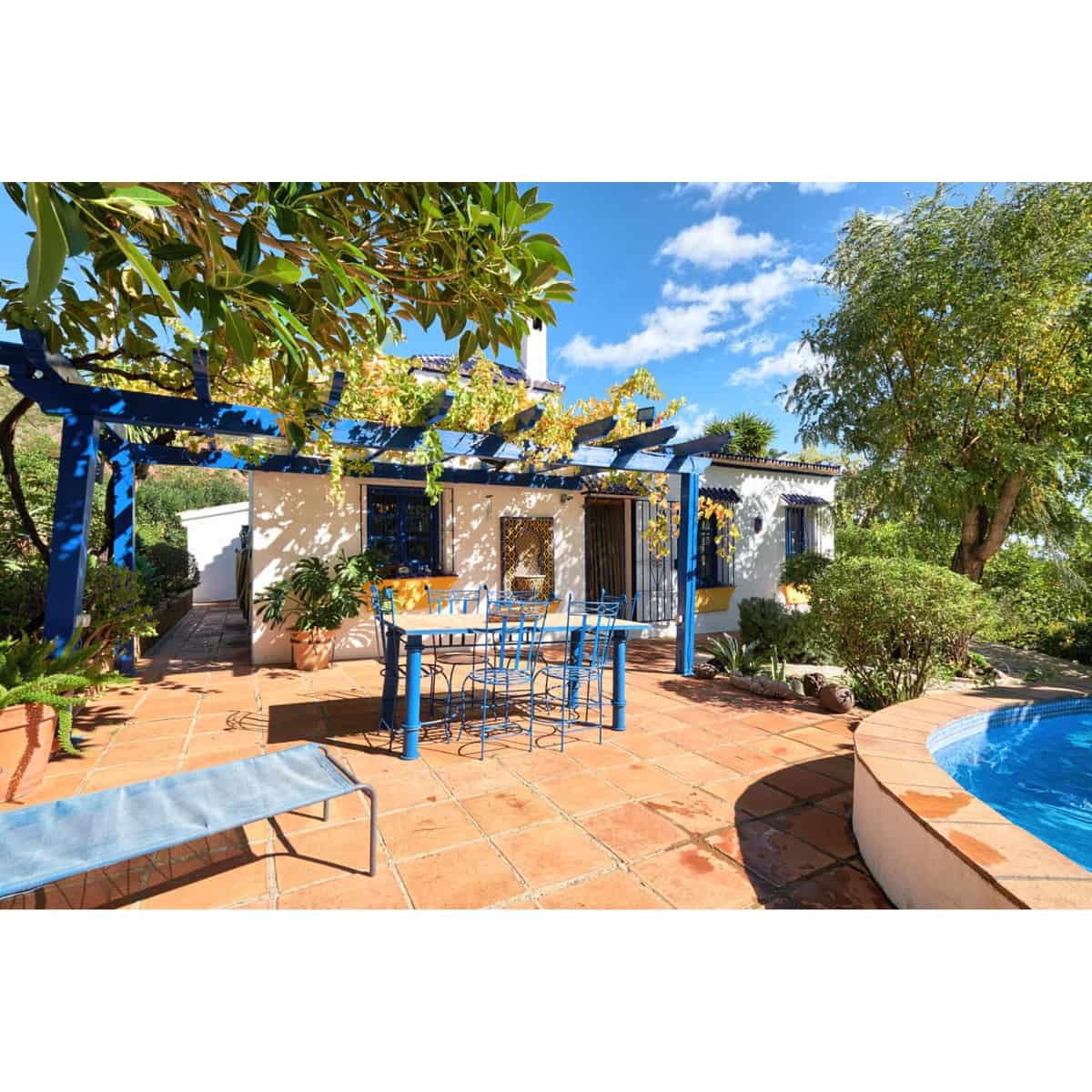 2 sovrum Villa till salu i Estepona med pool garage - 695 000 € (Ref: 9725822)