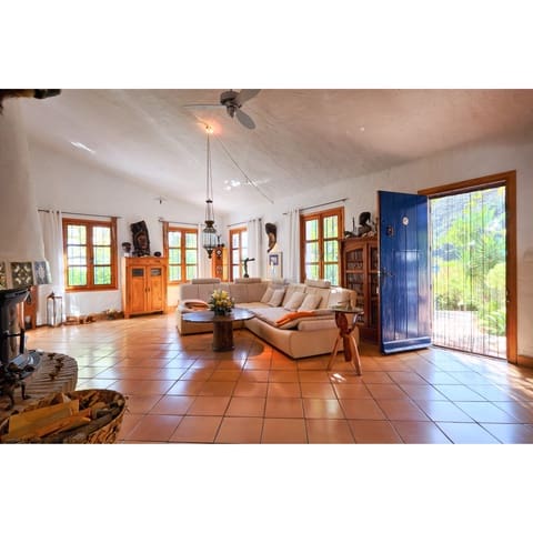 2 Zimmer Villa zu verkaufen in Estepona mit Pool Garage - 695.000 € (Ref: 9725822)