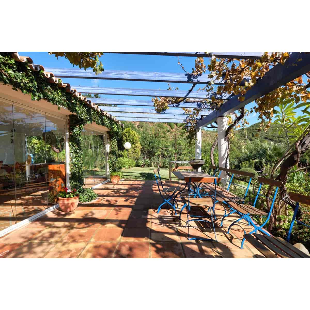 2 sovrum Villa till salu i Estepona med pool garage - 695 000 € (Ref: 9725822)