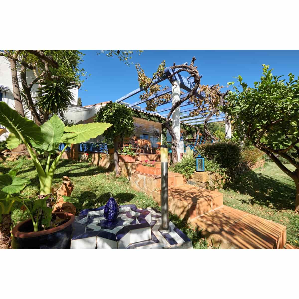 2 sovrum Villa till salu i Estepona med pool garage - 695 000 € (Ref: 9725822)