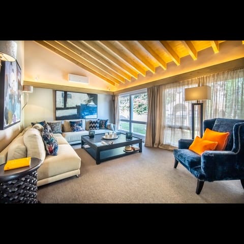 5 bedroom Villa for sale in Marbella with pool garage - € 3,500,000 (Ref: 9725829)