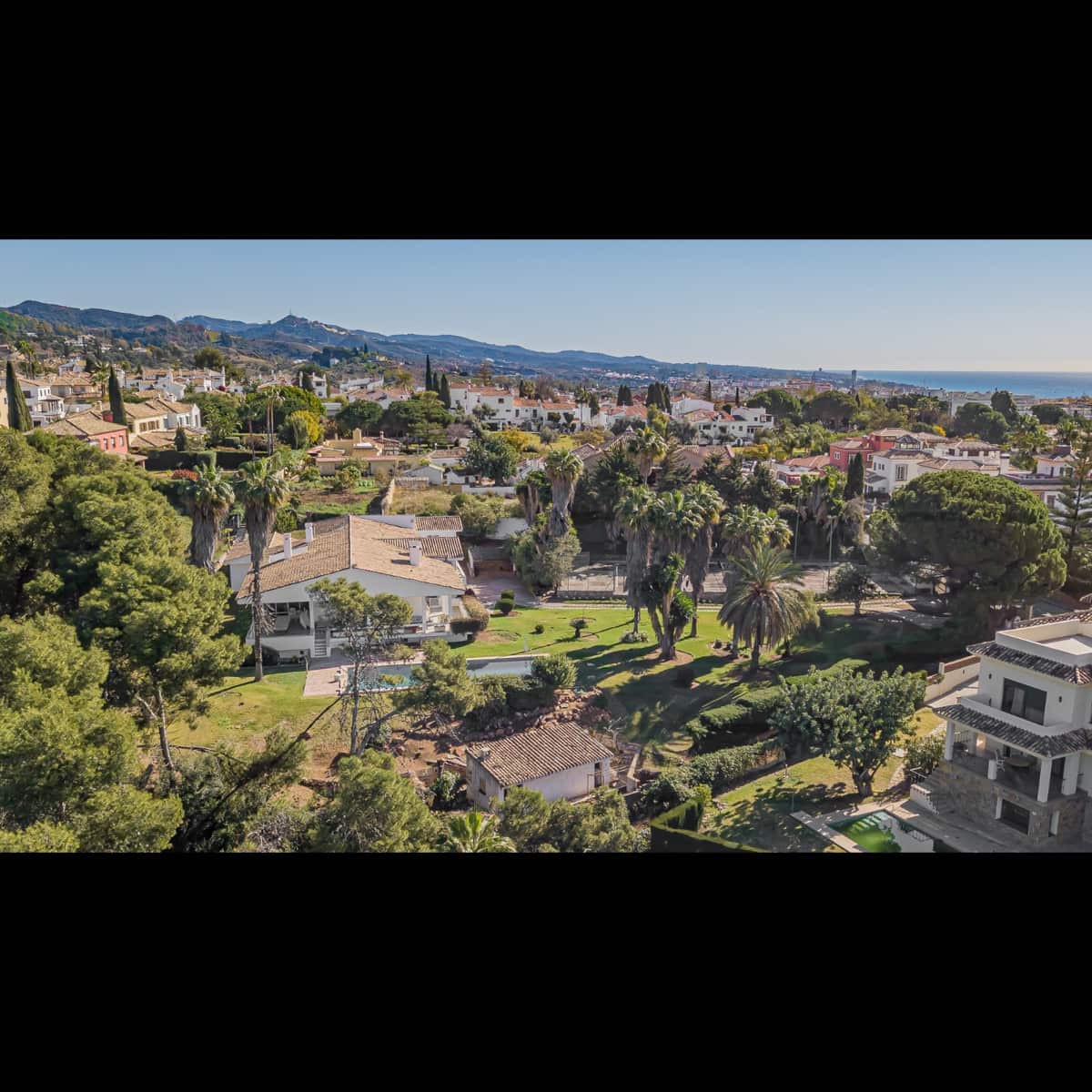 7 sypialnia Willa na sprzedaż w Marbella z basenem garażem - 3 000 000 € (Ref: 9725830)