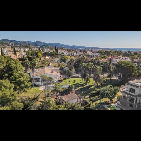 7 sypialnia Willa na sprzedaż w Marbella z basenem garażem - 3 000 000 € (Ref: 9725830)