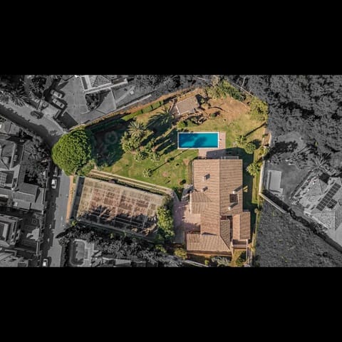 7 sypialnia Willa na sprzedaż w Marbella z basenem garażem - 3 000 000 € (Ref: 9725830)