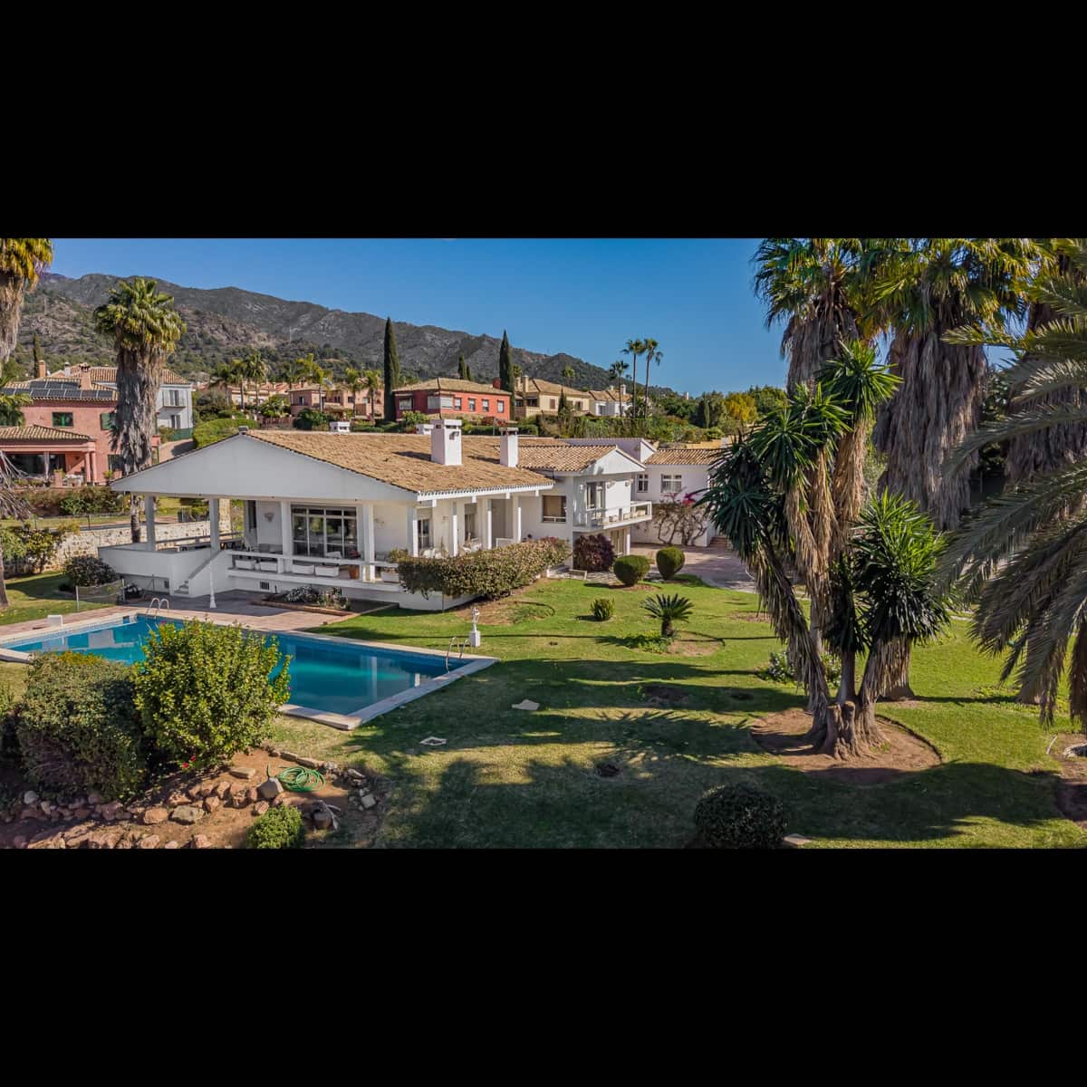 7 sypialnia Willa na sprzedaż w Marbella z basenem garażem - 3 000 000 € (Ref: 9725830)
