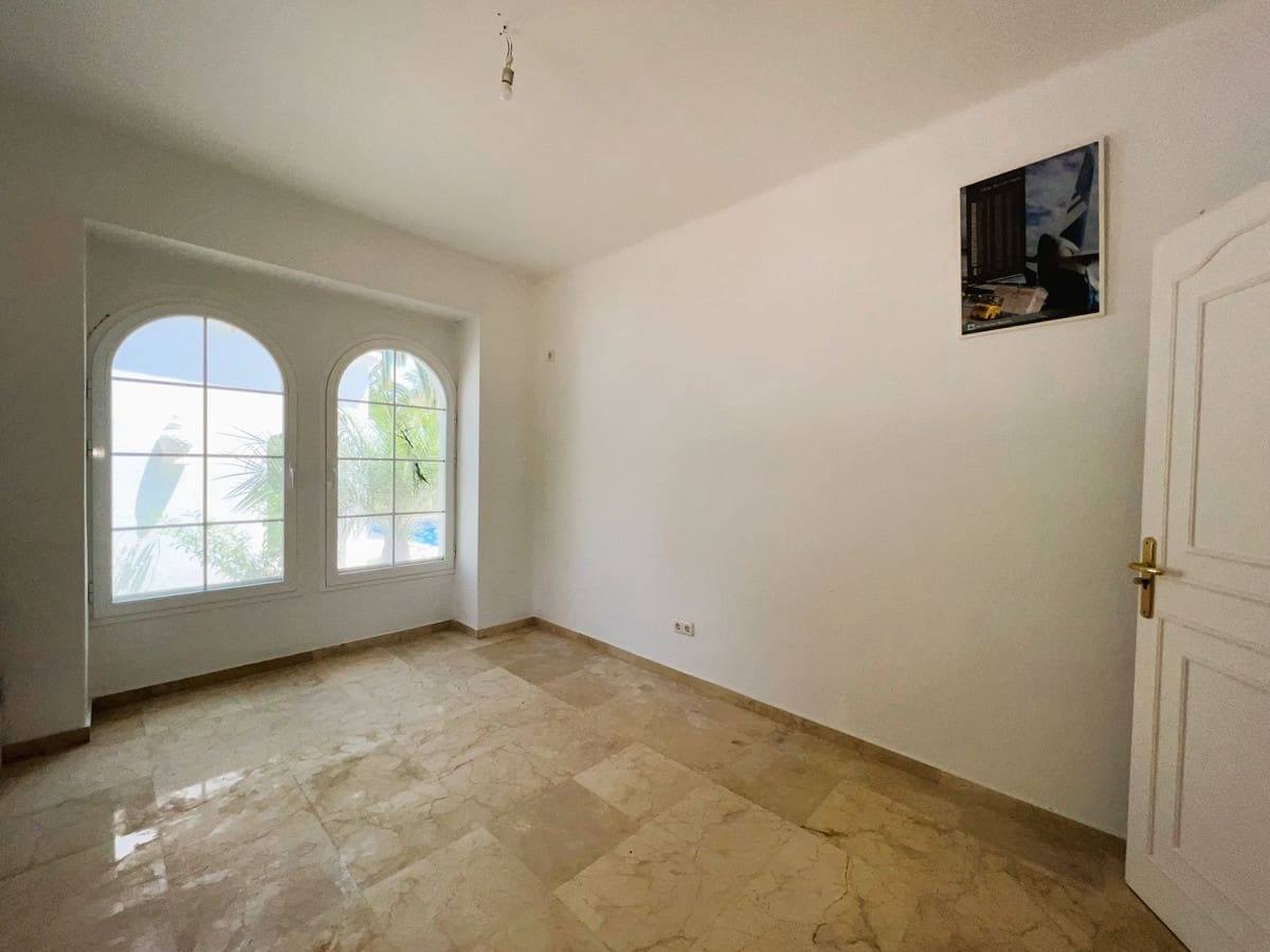 6 soveværelse Villa til salg i El Paraiso med swimmingpool garage - € 1.995.000 (Ref: 9725842)