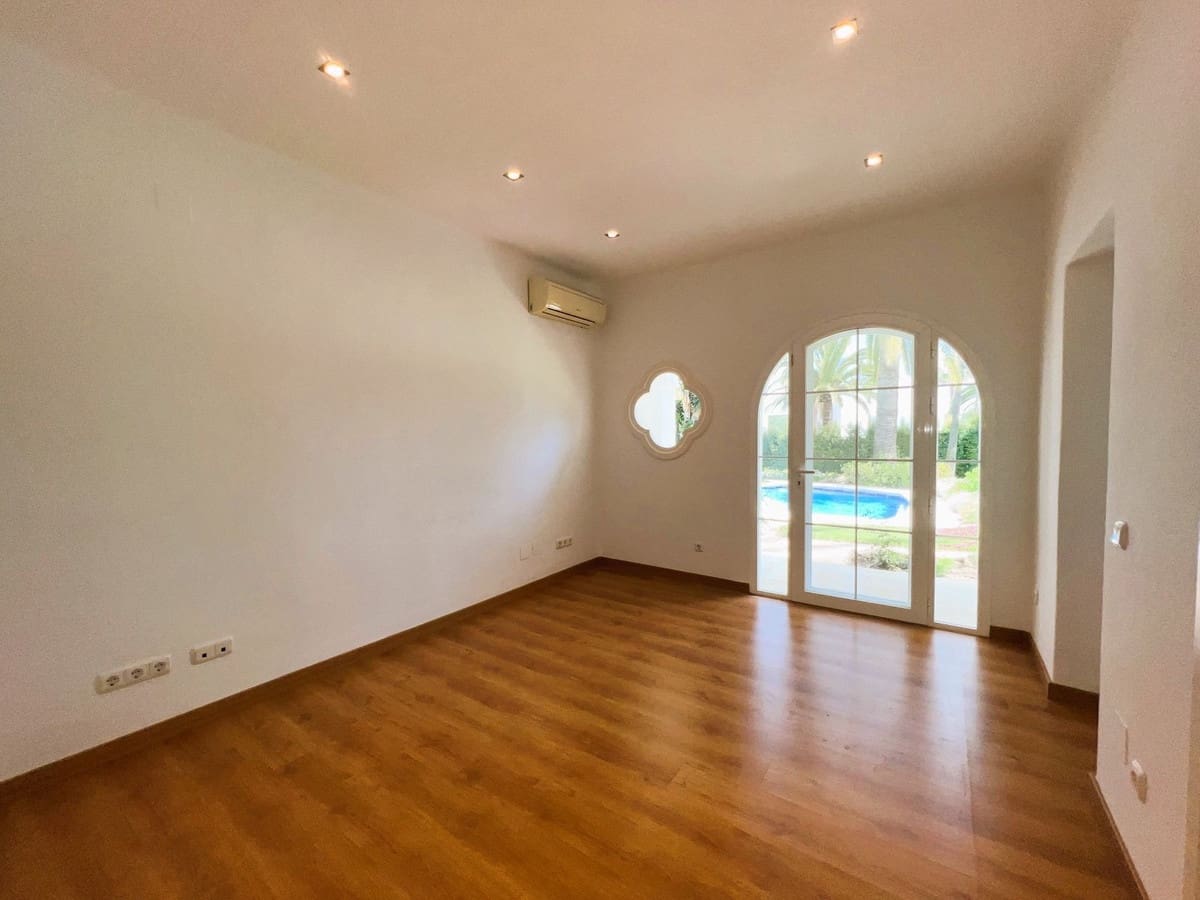 6 soveværelse Villa til salg i El Paraiso med swimmingpool garage - € 1.995.000 (Ref: 9725842)