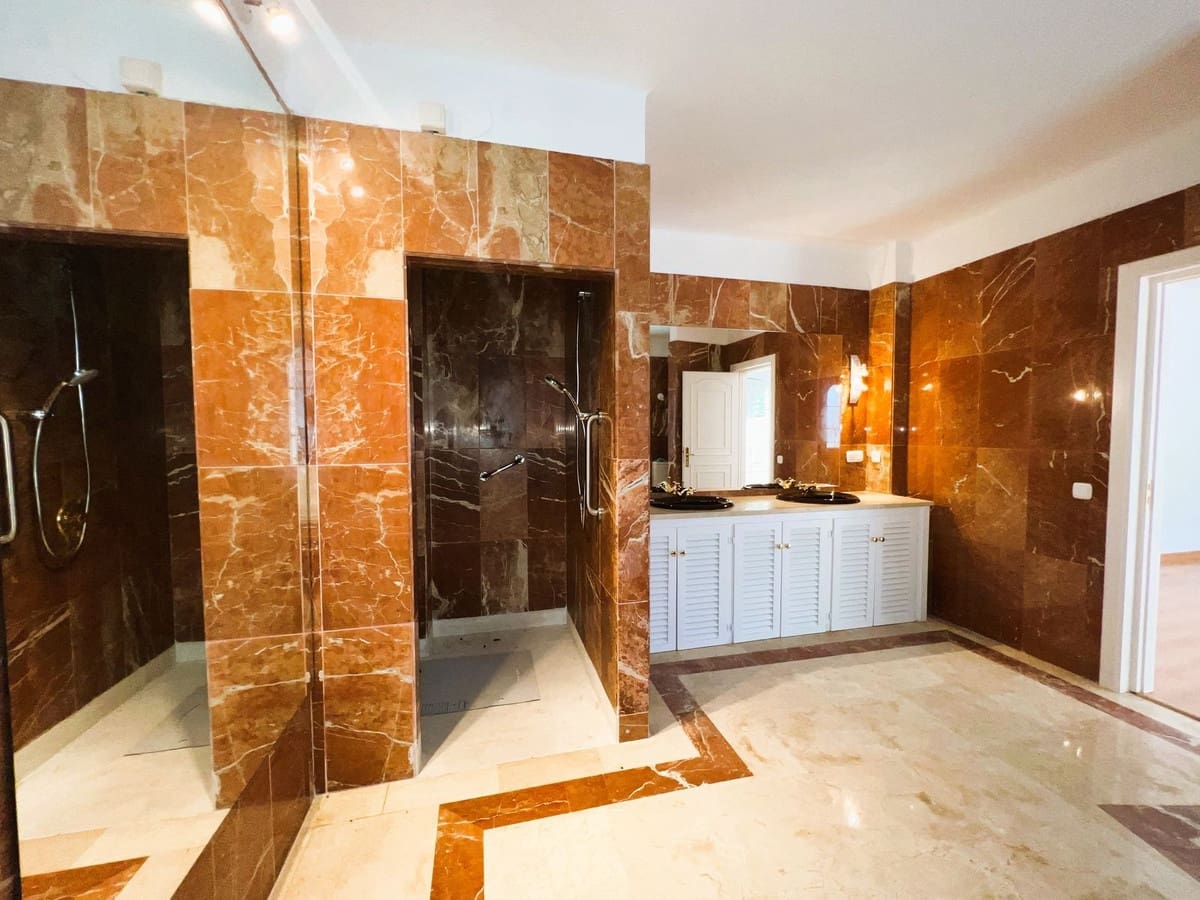 6 soveværelse Villa til salg i El Paraiso med swimmingpool garage - € 1.995.000 (Ref: 9725842)