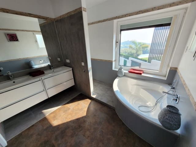 4 camera da letto Villa in vendita in Benahavís con piscina garage - 1.850.000 € (Rif: 9725843)