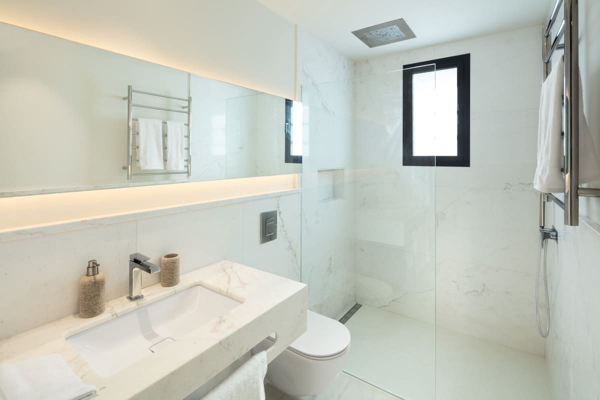 Chalet de 4 habitaciones en Guadalmina en venta con piscina garaje - 1.800.000 € (Ref: 9725857)