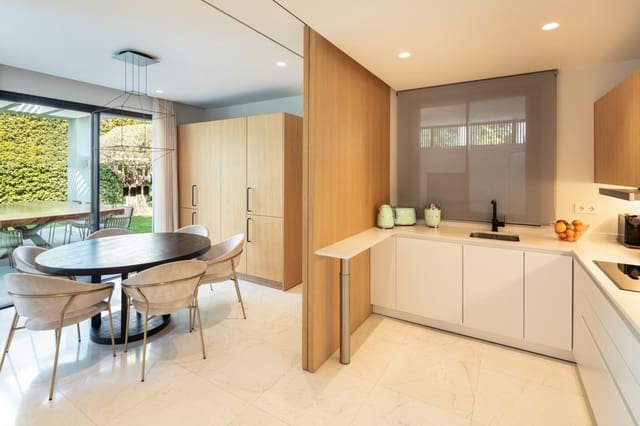 Chalet de 4 habitaciones en Guadalmina Alta, Marbella en venta con piscina garaje - 1.800.000 € (Ref: 9725857)