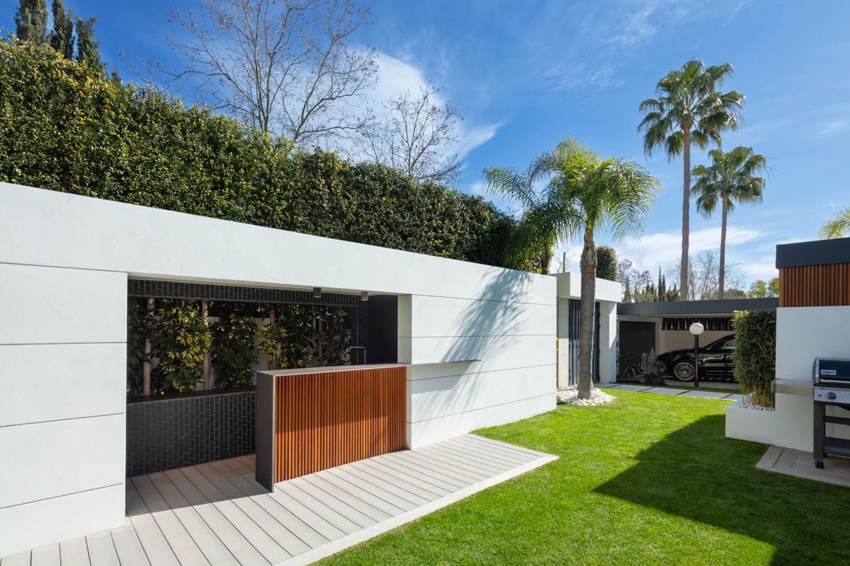 Chalet de 4 habitaciones en Guadalmina en venta con piscina garaje - 1.800.000 € (Ref: 9725857)