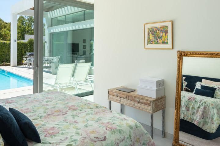 Chalet de 4 habitaciones en Estepona en venta con piscina garaje - 1.495.000 € (Ref: 9725868)