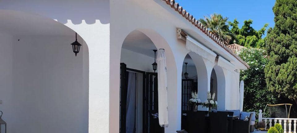 Chalet de 4 habitaciones en Nueva Andalucia en venta con piscina garaje - 1.600.000 € (Ref: 9725871)