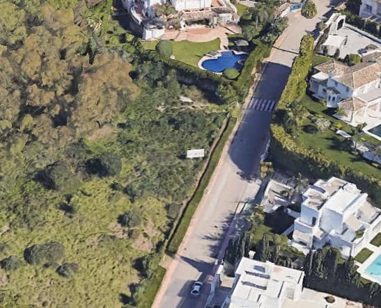 Building Plot for sale in Nueva Andalucia, Marbella - € 1,790,000 (Ref: 9725887)