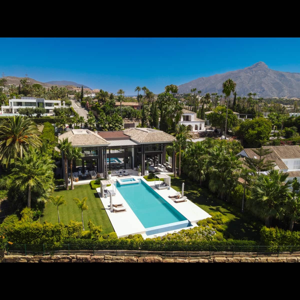 6 soverom Villa til salgs i Marbella med svømmebasseng garasje - € 13 500 000 (Ref: 9725891)
