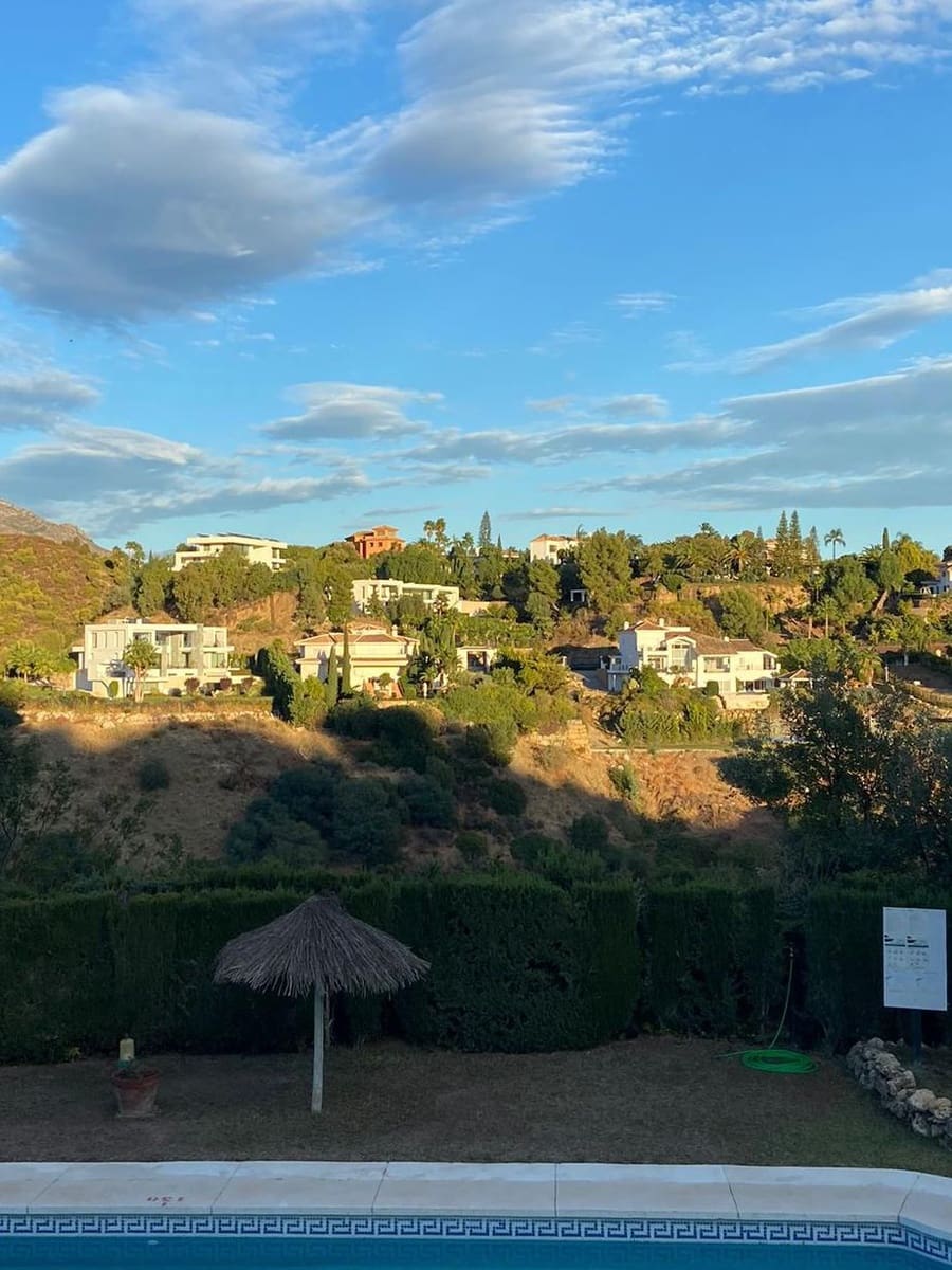 Apartamento de 4 habitaciones en La Quinta en venta con piscina garaje - 950.000 € (Ref: 9725905)