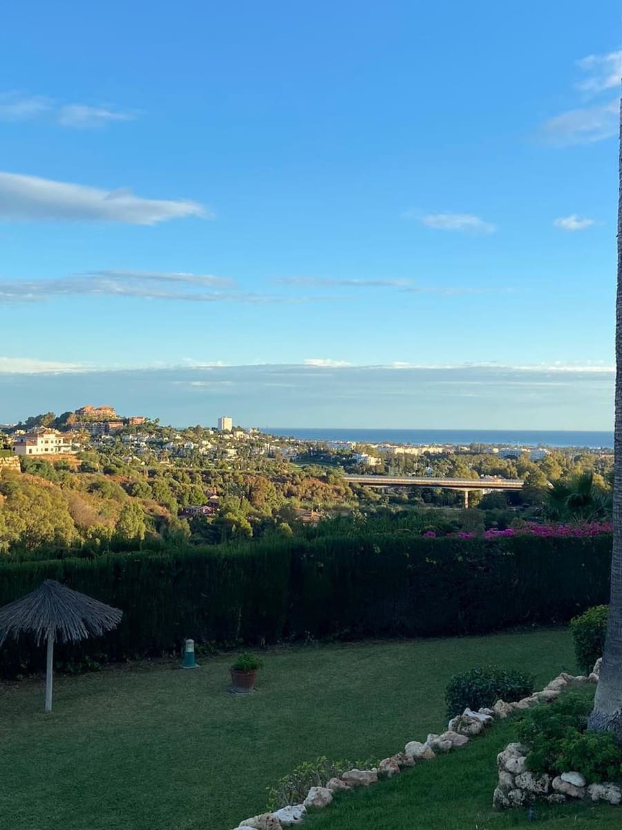 Apartamento de 4 habitaciones en La Quinta en venta con piscina garaje - 950.000 € (Ref: 9725905)