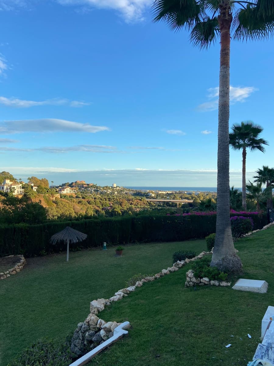 Apartamento de 4 habitaciones en La Quinta en venta con piscina garaje - 950.000 € (Ref: 9725905)