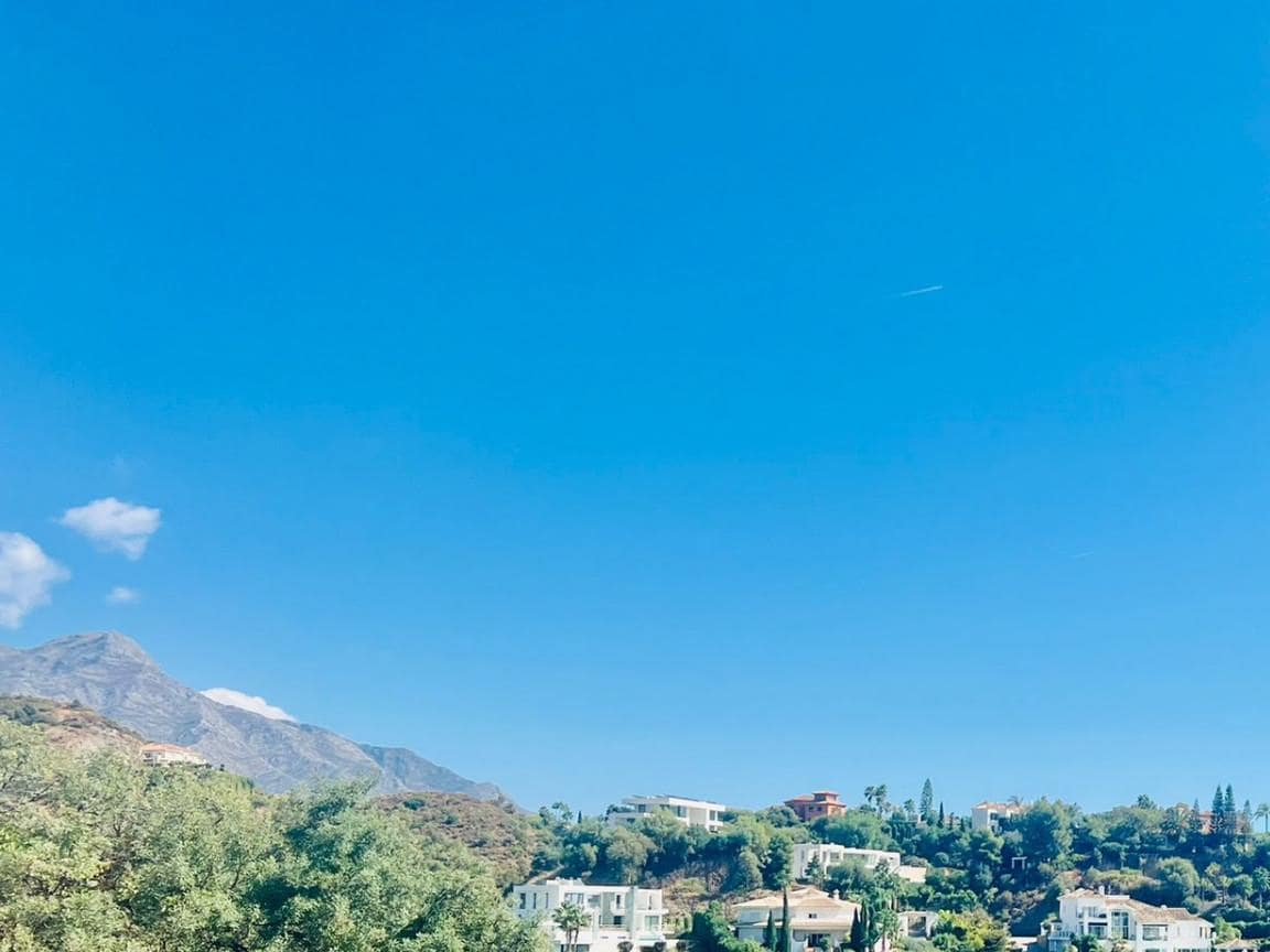 Apartamento de 3 habitaciones en La Quinta en venta con piscina garaje - 750.000 € (Ref: 9725907)