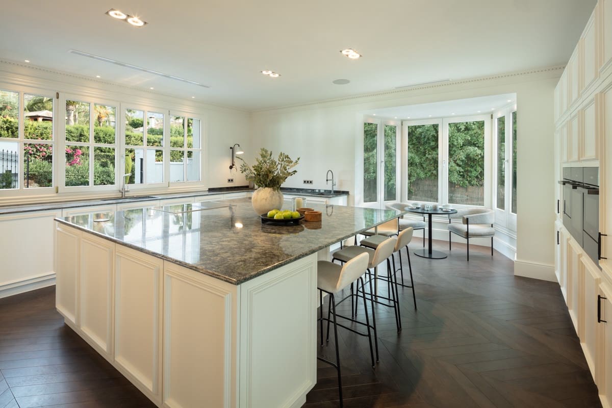 6 sypialnia Willa na sprzedaż w Marbella z basenem garażem - 8 750 000 € (Ref: 9725908)