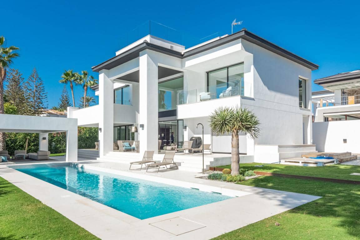 6 makuuhuone Huvila myytävänä paikassa Marbella mukana uima-altaan 
autotalli - 5 490 000 € (Ref: 9725909)