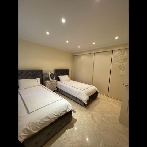 Apartamento de 3 habitaciones en Costalita, Estepona en venta con piscina garaje - 1.495.000 € (Ref: 9725912)