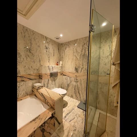 Apartamento de 3 habitaciones en Costalita, Estepona en venta con piscina garaje - 1.495.000 € (Ref: 9725912)