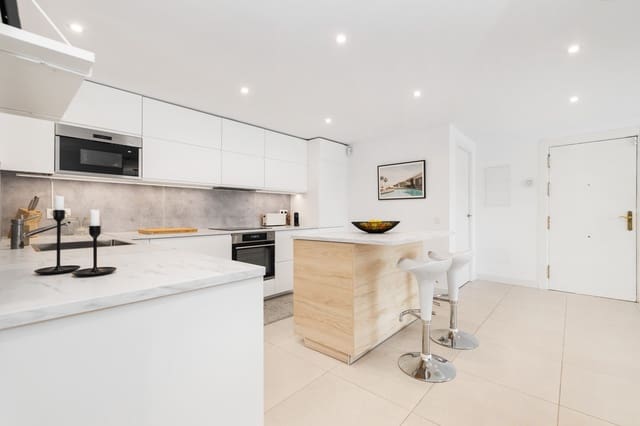 3 makuuhuone Huoneisto myytävänä paikassa Marbella mukana uima-altaan 
autotalli - 695 000 € (Ref: 9725932)