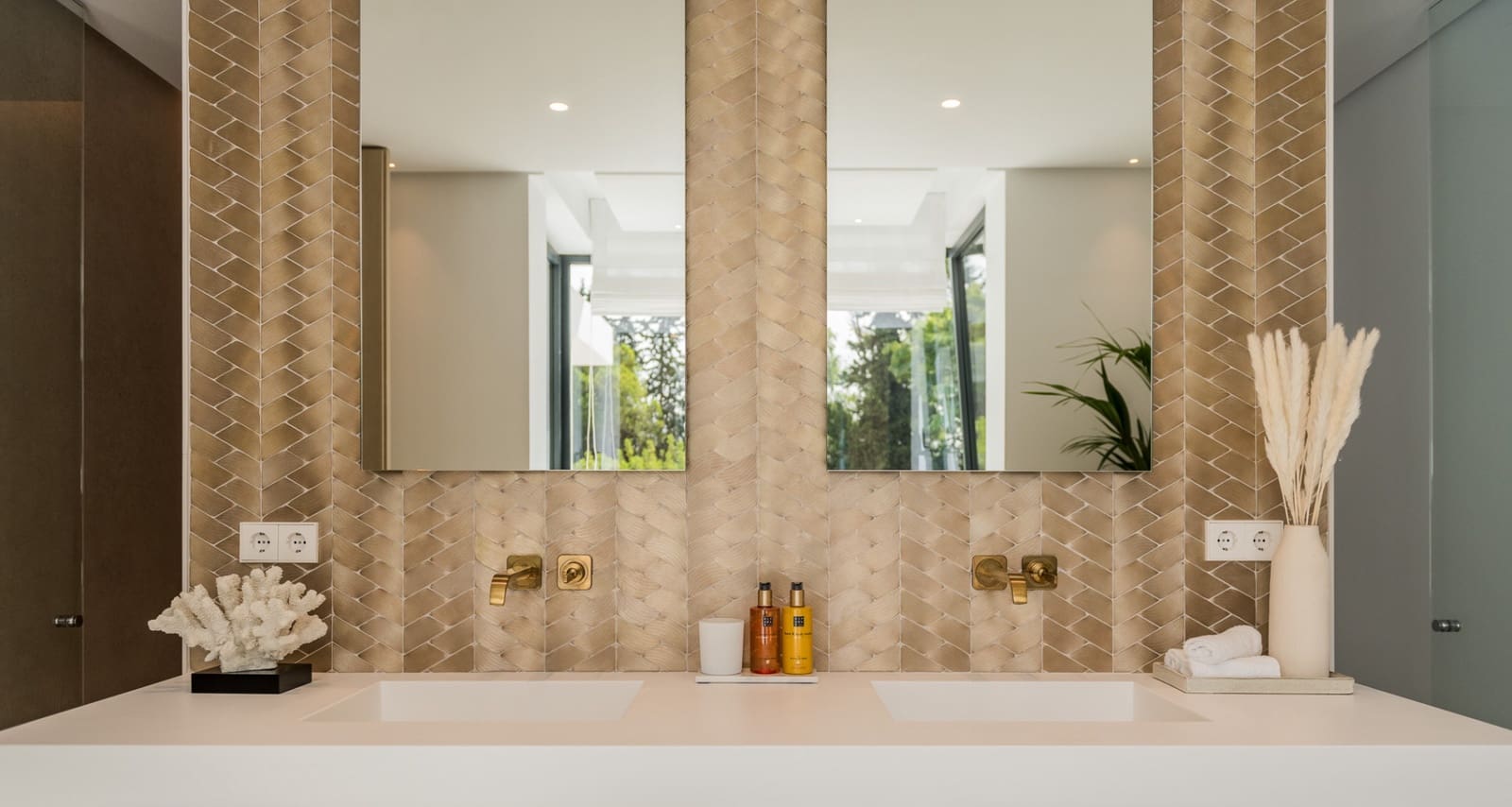 5 soveværelse Villa til salg i El Paraiso med swimmingpool garage - € 6.350.000 (Ref: 9725936)