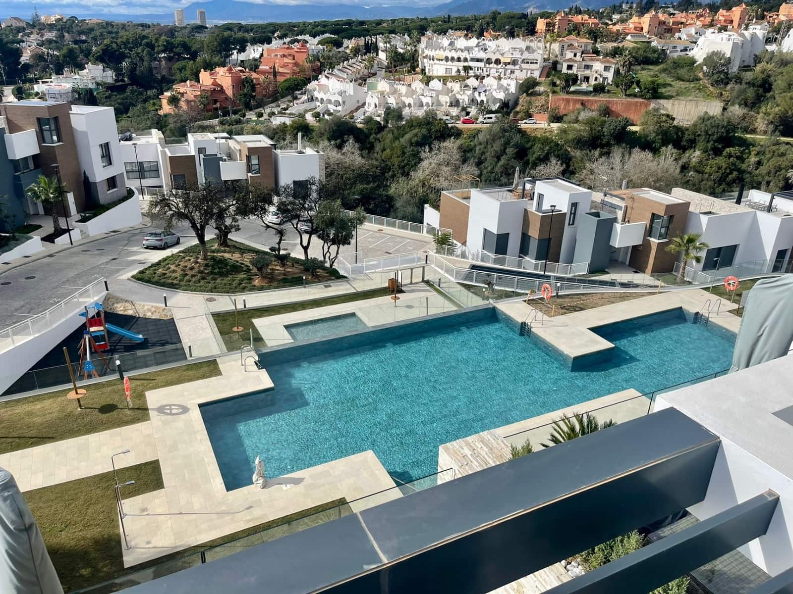 3 chambre Penthouse à vendre à Marbella avec piscine garage - 995 000 € (Ref: 9725941)