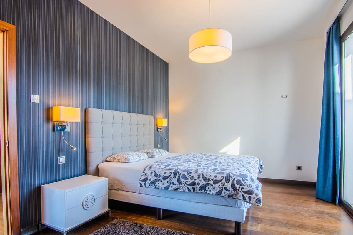 6 bedroom Villa for sale in Marbella with pool garage - € 1,860,000 (Ref: 9725946)