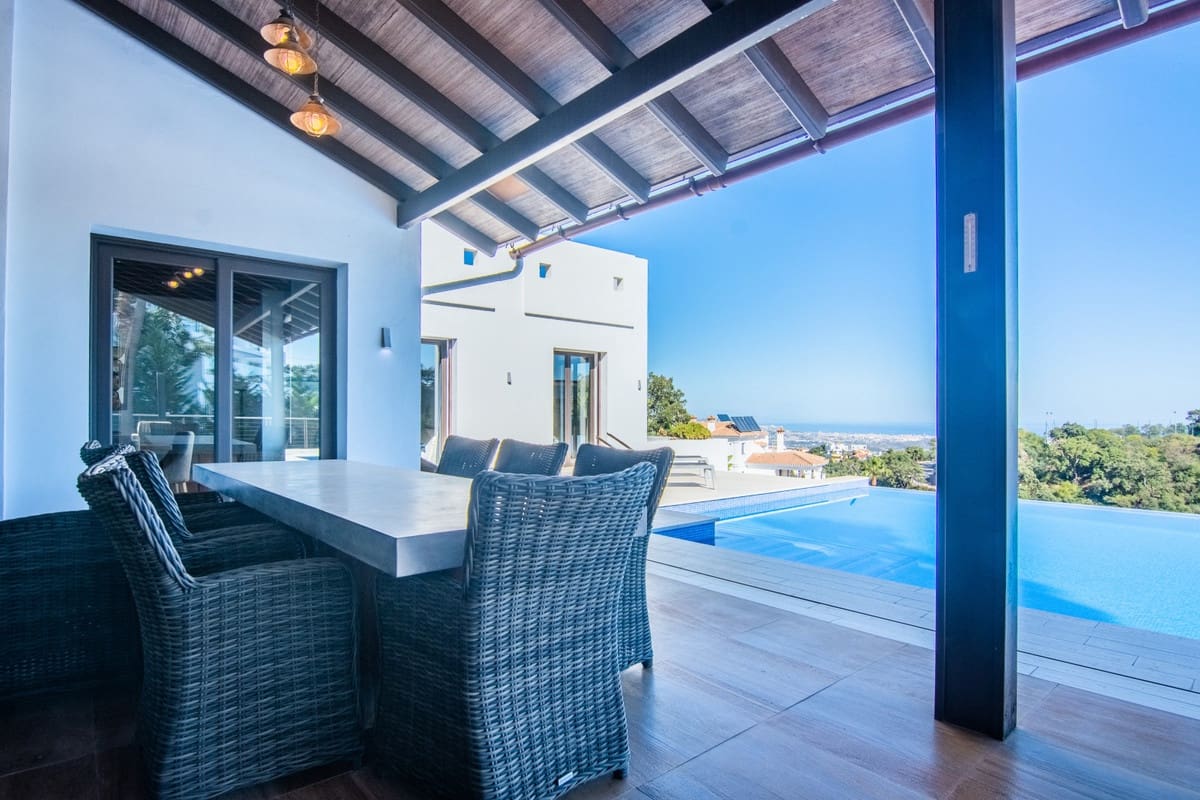6 bedroom Villa for sale in Marbella with pool garage - € 1,860,000 (Ref: 9725946)