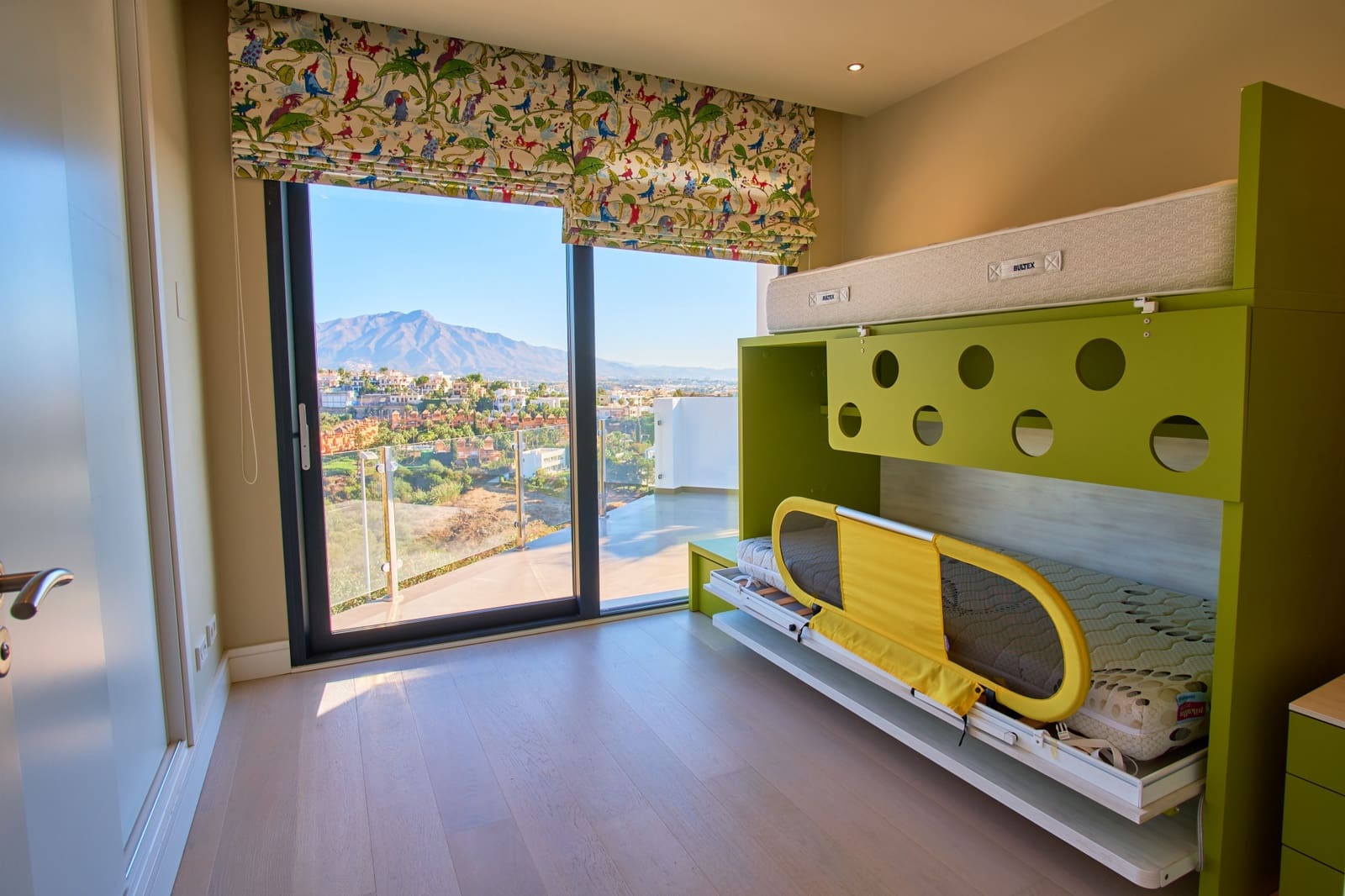 6 quarto Moradia para venda em Marbella com piscina garagem - 2 300 000 € (Ref: 9725948)