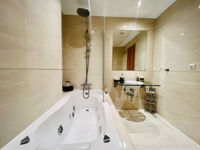 3 makuuhuone Huoneisto myytävänä paikassa Marbella mukana uima-altaan 
autotalli - 535 000 € (Ref: 9725956)