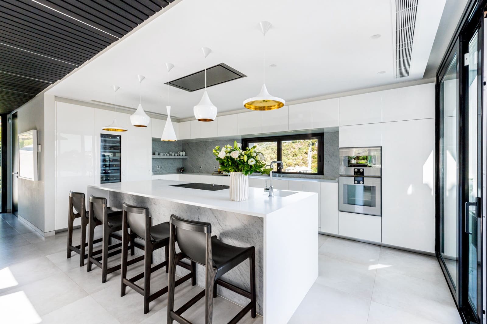 5 bedroom Villa for sale in Marbella with pool garage - € 6,750,000 (Ref: 9725964)