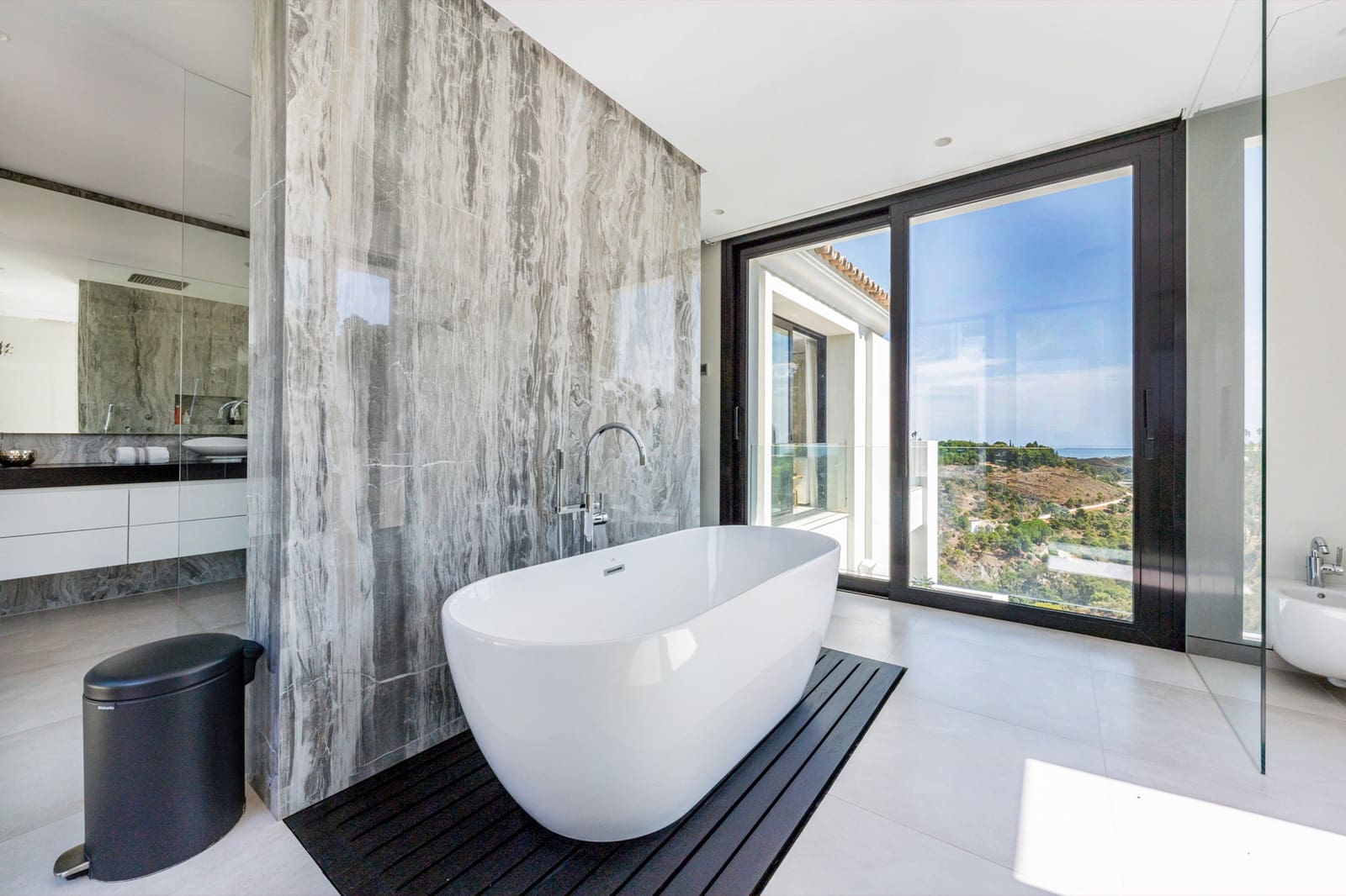 5 bedroom Villa for sale in Marbella with pool garage - € 6,750,000 (Ref: 9725964)