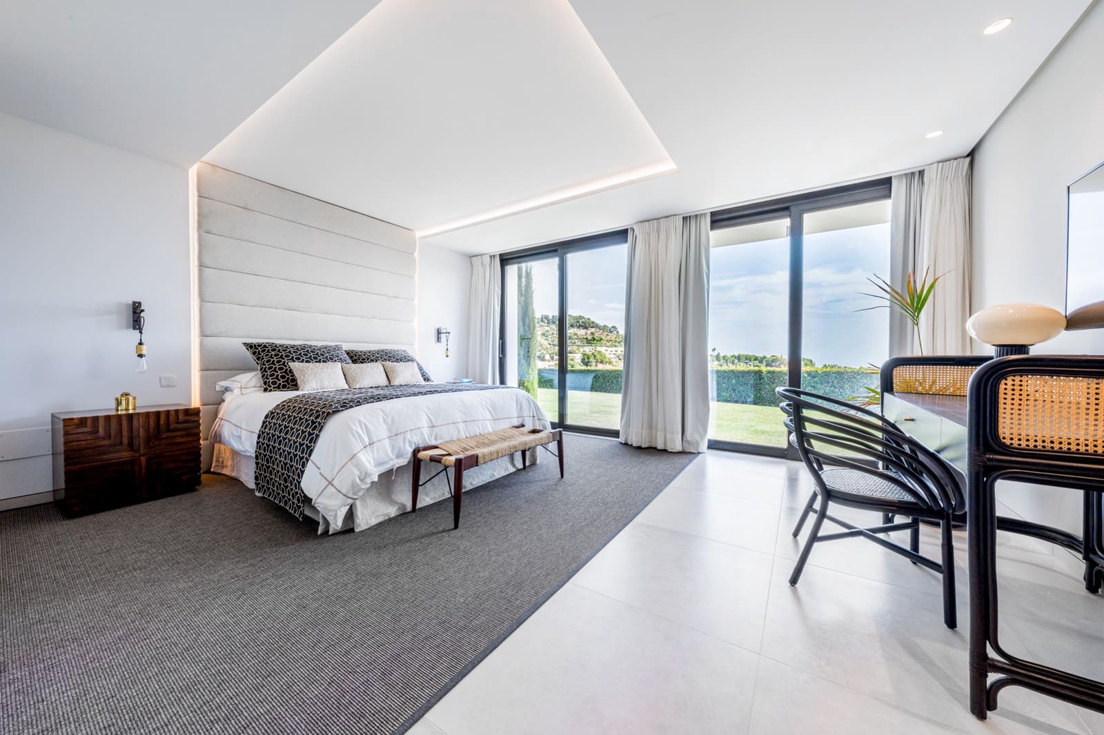 5 bedroom Villa for sale in Marbella with pool garage - € 6,750,000 (Ref: 9725964)