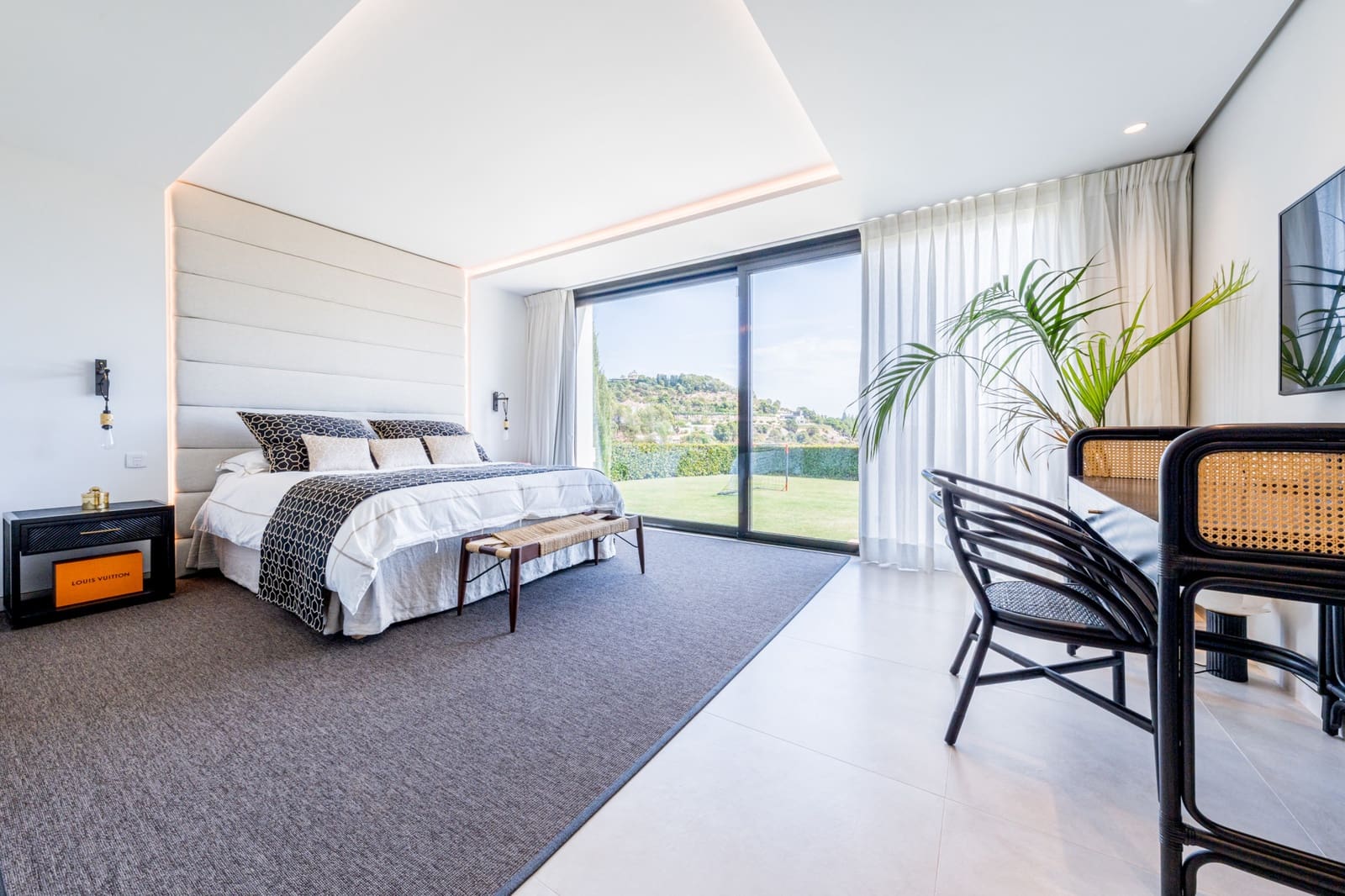 5 bedroom Villa for sale in Marbella with pool garage - € 6,750,000 (Ref: 9725964)