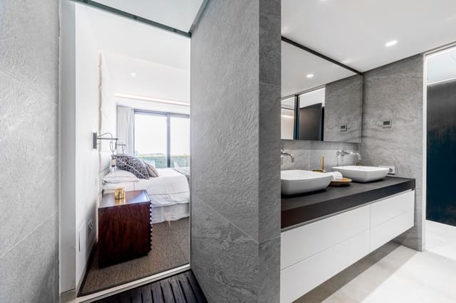 5 bedroom Villa for sale in Marbella with pool garage - € 6,750,000 (Ref: 9725964)