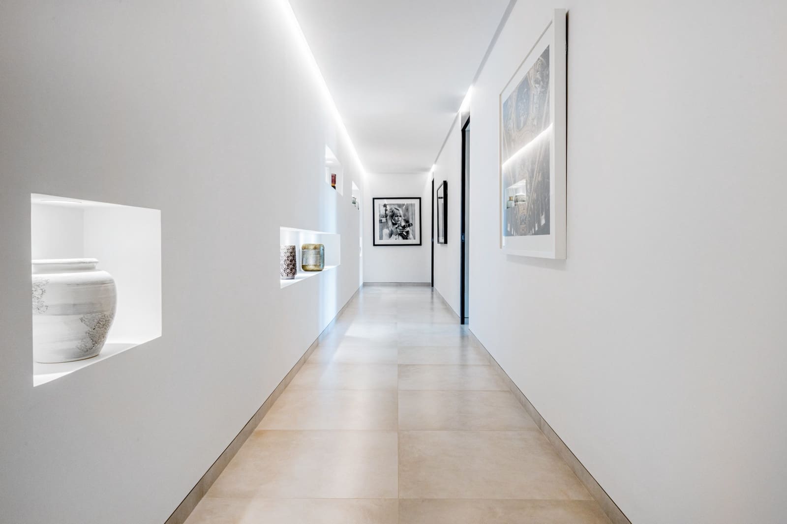 5 bedroom Villa for sale in Marbella with pool garage - € 6,750,000 (Ref: 9725964)