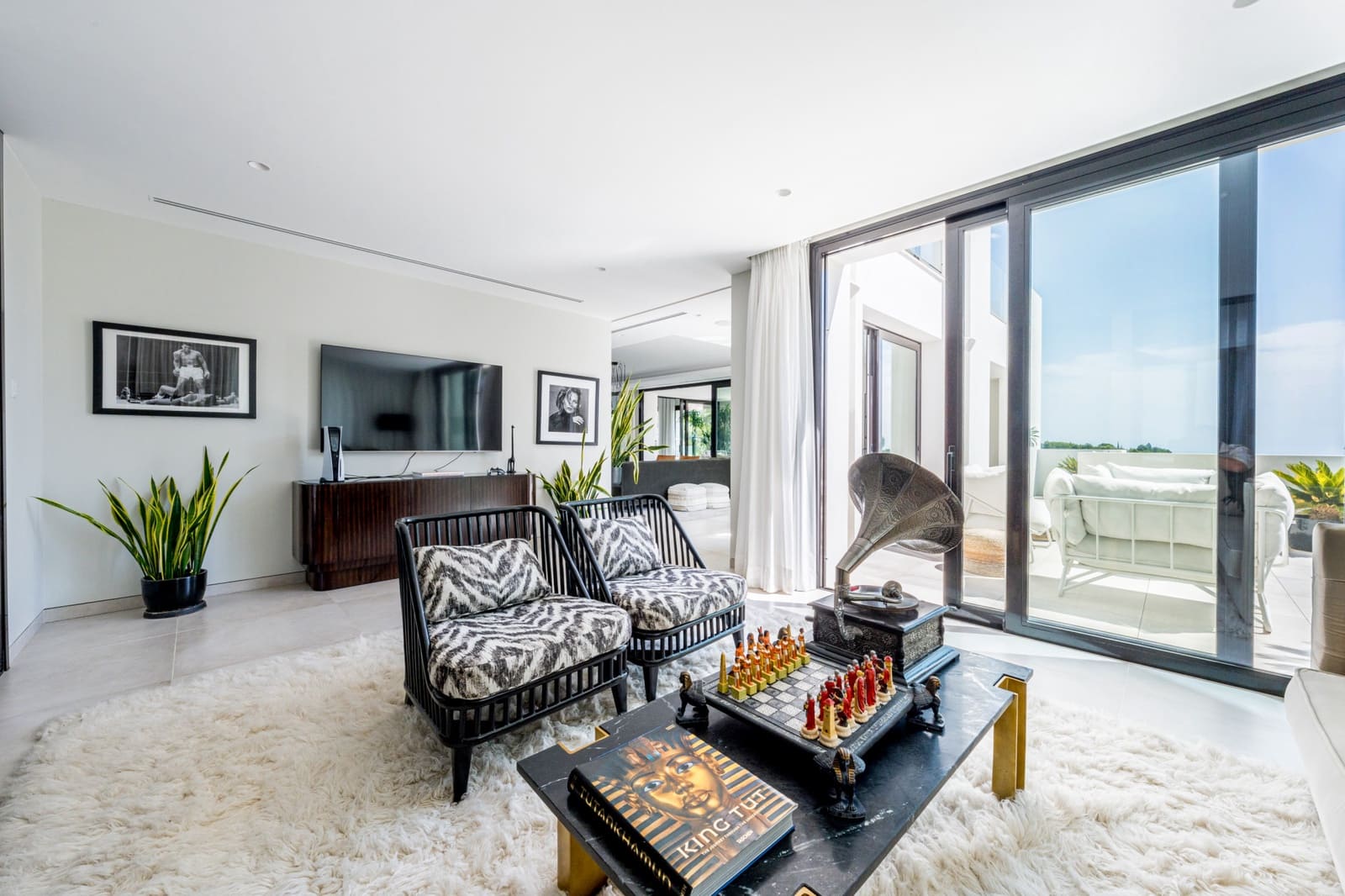 5 bedroom Villa for sale in Marbella with pool garage - € 6,750,000 (Ref: 9725964)