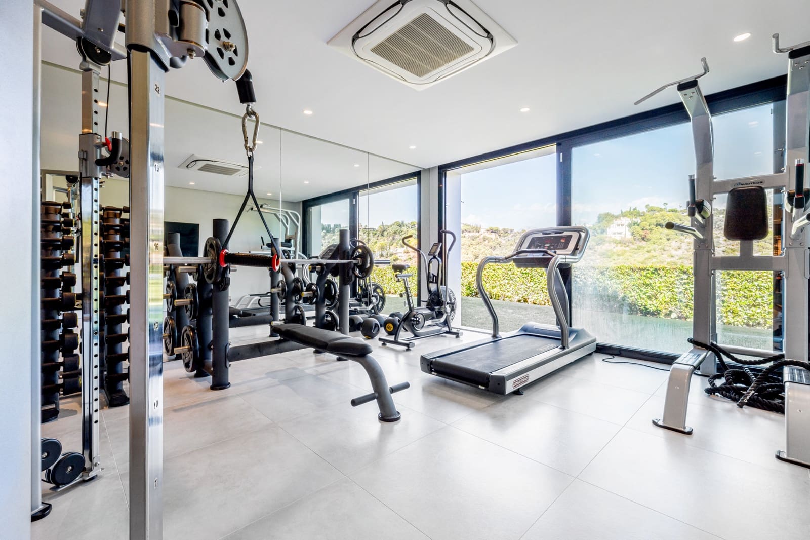 5 bedroom Villa for sale in Marbella with pool garage - € 6,750,000 (Ref: 9725964)