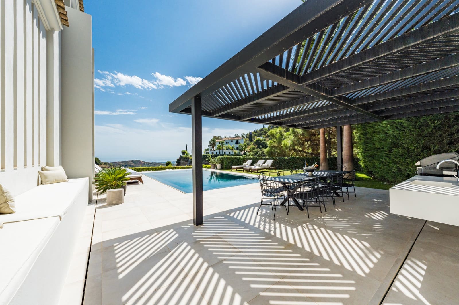 5 bedroom Villa for sale in Marbella with pool garage - € 6,750,000 (Ref: 9725964)