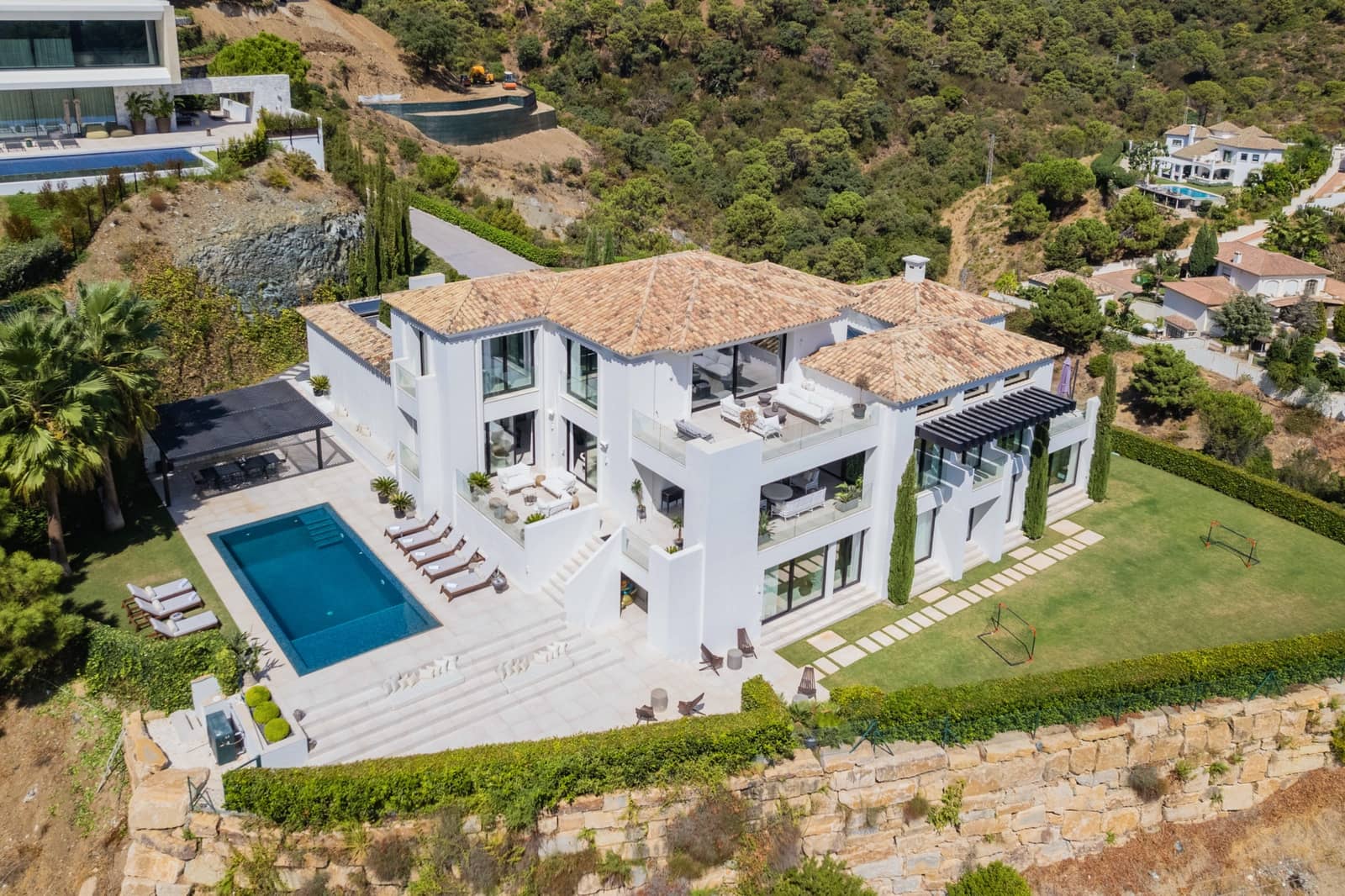 5 bedroom Villa for sale in Marbella with pool garage - € 6,750,000 (Ref: 9725964)