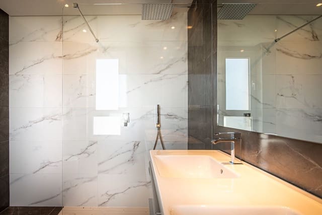 3 sypialnia Apartament na sprzedaż w Marbella z basenem garażem - 499 000 € (Ref: 9725969)