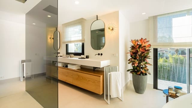 5 bedroom Villa for sale in Marbella with pool - € 6,500,000 (Ref: 9725980)