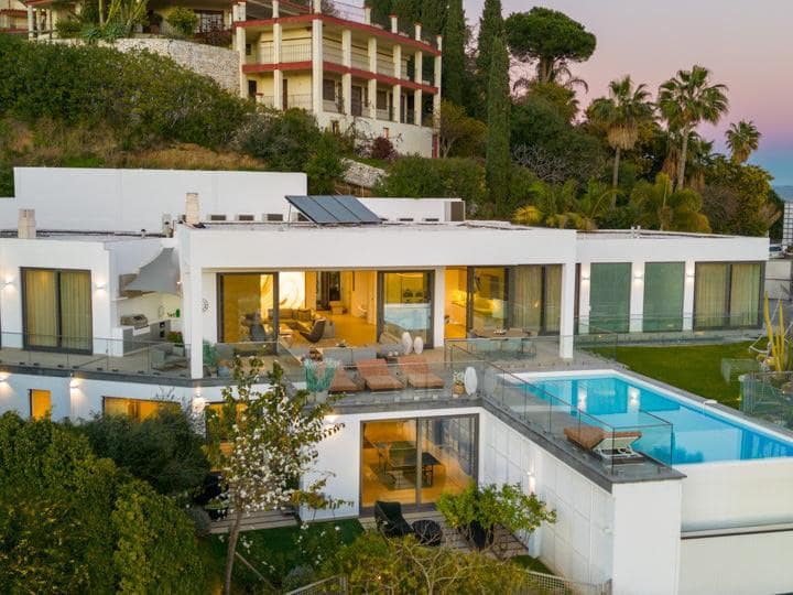 Chalet de 7 habitaciones en Marbella en venta con piscina garaje - 5.850.000 € (Ref: 9725984)